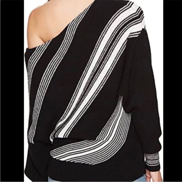 Free People Black & White Asymmetrical Stripe Knit Sweater Size M Boho Slouchy - Picture 6 of 15